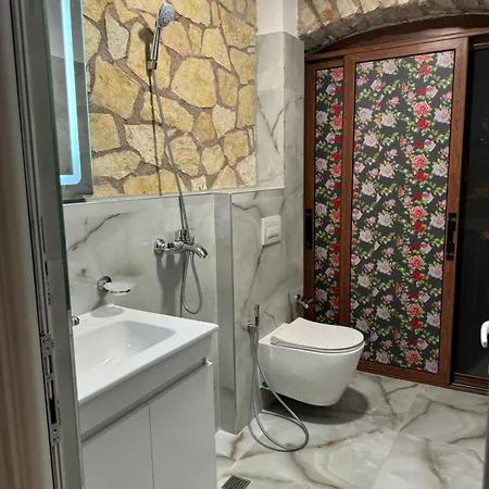 Hotel The White Troy Sarande
