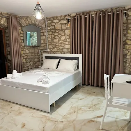 The White Troy Hotel