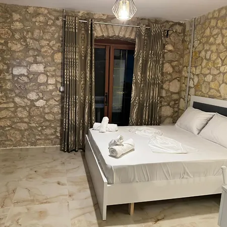 Hotel The White Troy Sarande